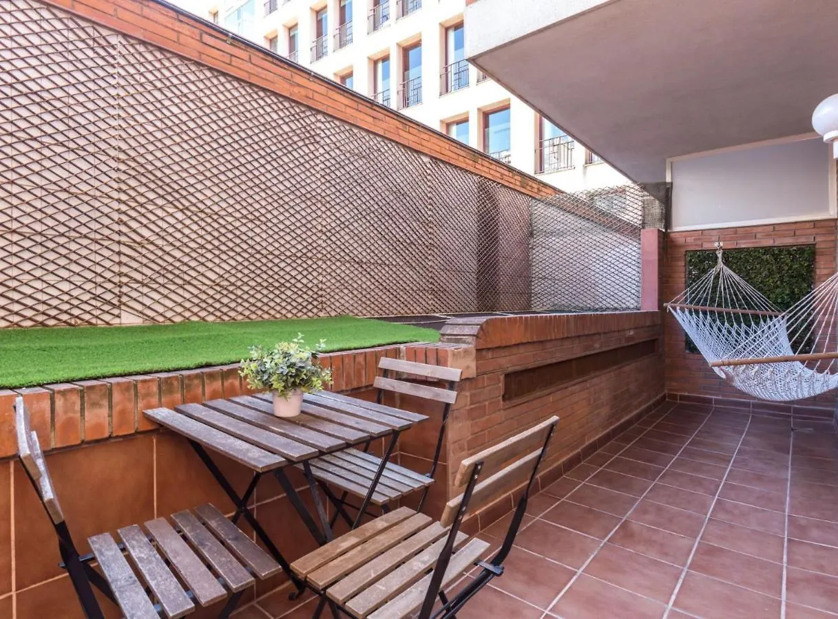 아파트 Find Calm At This Cozy City Sanctuary With Terrace 바르셀로나