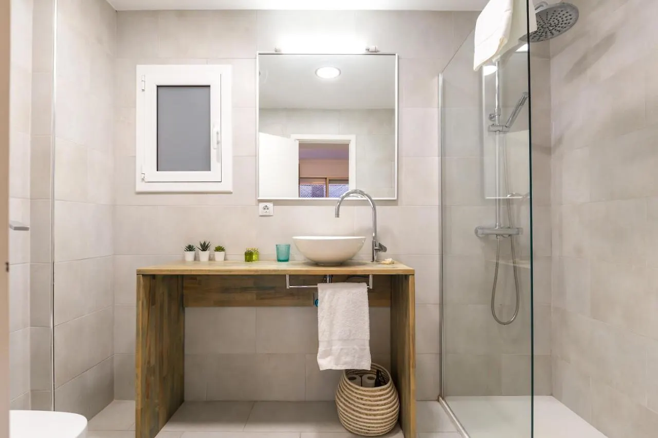 아파트 Find Calm At This Cozy City Sanctuary With Terrace 바르셀로나