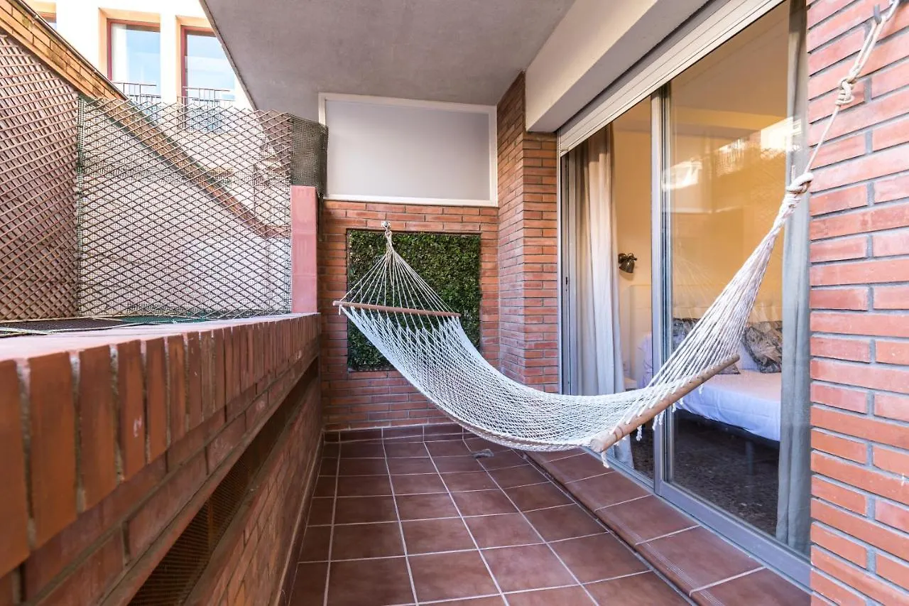 Find Calm At This Cozy City Sanctuary With Terrace 바르셀로나 0*,  스페인