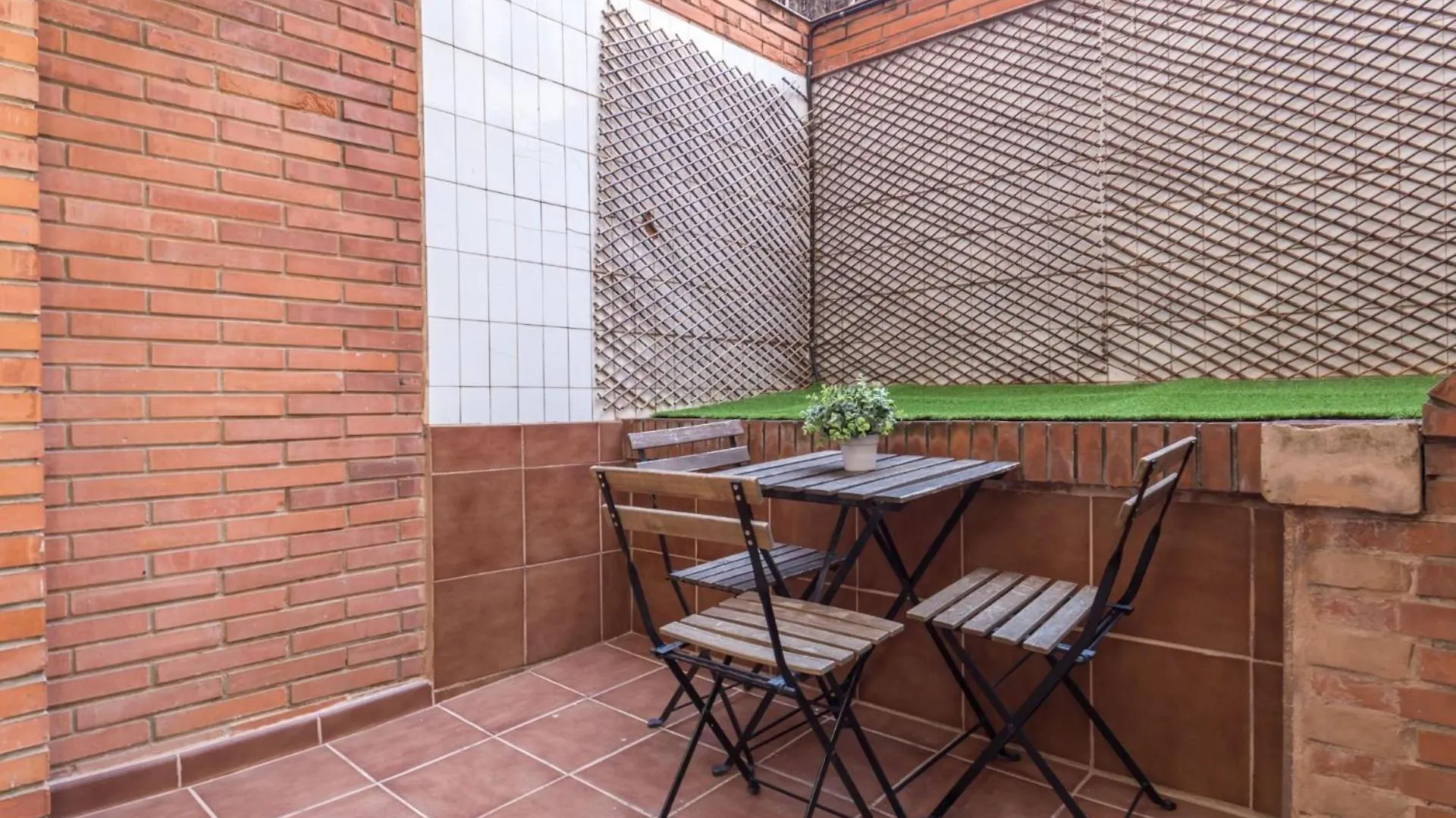 아파트 Find Calm At This Cozy City Sanctuary With Terrace 바르셀로나