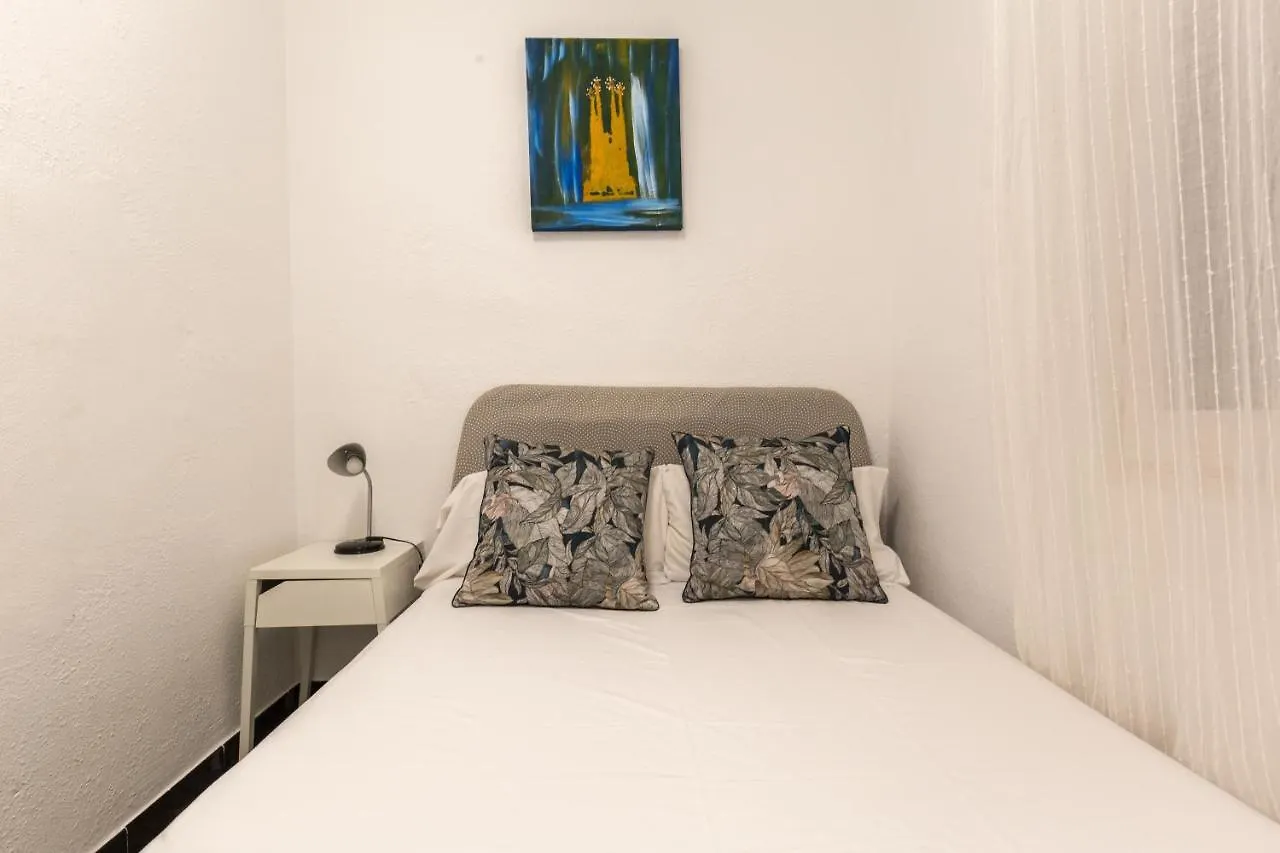 Find Calm At This Cozy City Sanctuary With Terrace 바르셀로나